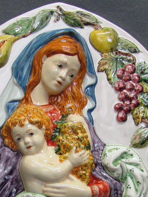 Madonna in ceramica dipinta a mano