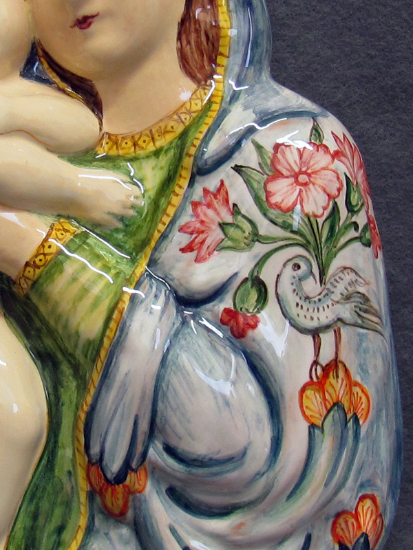 Madonna in ceramica dipinta a mano