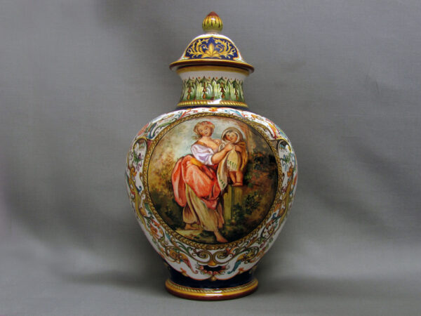 Raphaelesque vase with scene - Front view