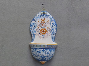holy water stoup Compendiario, Majolica of Faenza