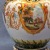 dettaglio della decorazione a Raffaellesco sulla lampada in ceramica