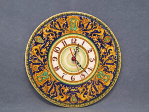 Orologio Raffaellesco a fondo blu 31,5 cm, ceramiche La Vecchia Faenza