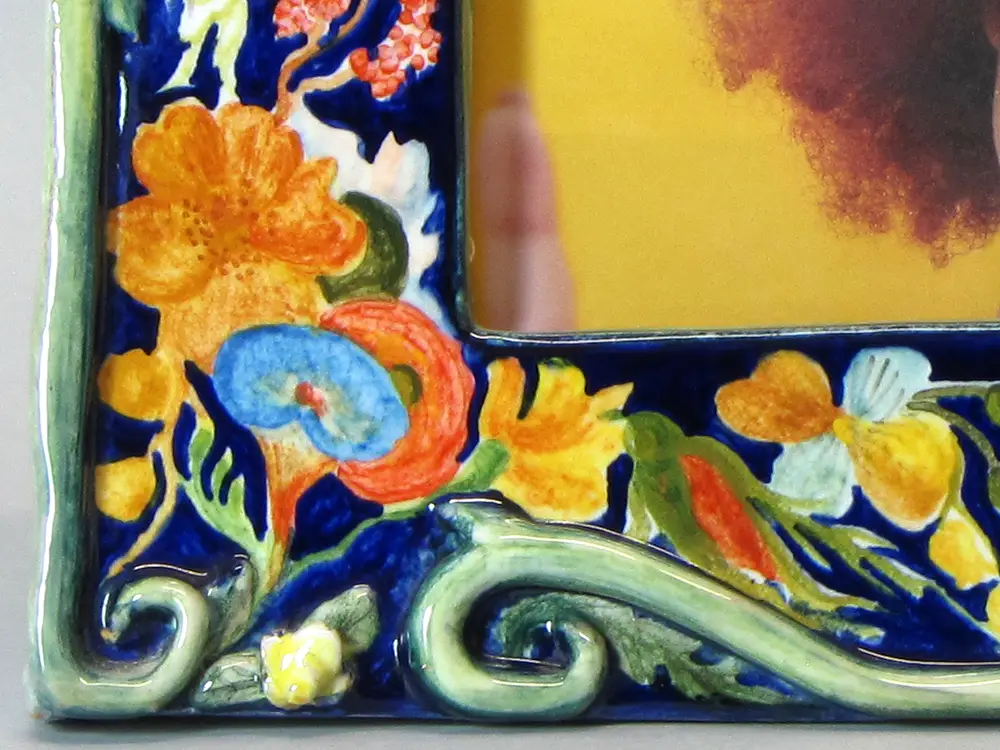 dettaglio del decoro della cornice, ceramiche La vecchi faenza